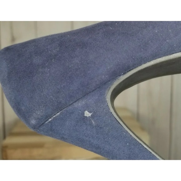 American Rag Faux Blue Suede Almond Toe Heels Women's Size 7 M - Picture 8 of 9